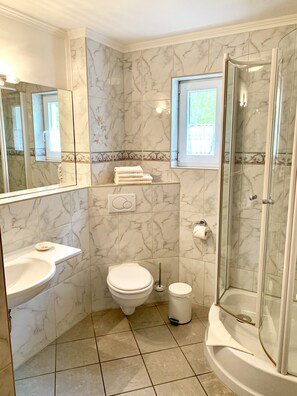 Bathroom - Hotel Dünenschloss (Karlshagen)