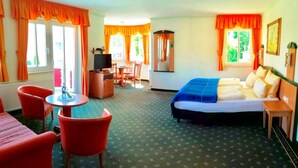 Suite, Balcony | Soundproofing, cots/infant beds, free WiFi - Hotel Dünenschloss (Karlshagen)
