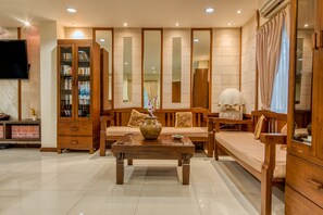 Lobby - RedDoorz Plus near Dharmawangsa Square (Jakarta)