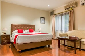 Double Room (RedDoorz) - RedDoorz Plus near Dharmawangsa Square (Jakarta)