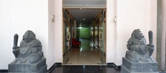 RedDoorz near GOR Wisanggeni