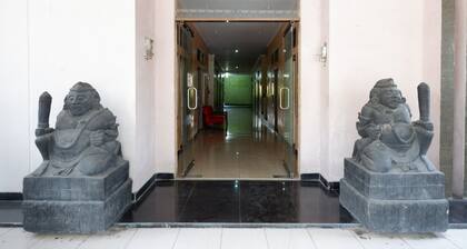 RedDoorz near GOR Wisanggeni