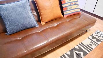 Apartment | Living area | Flat-screen TV