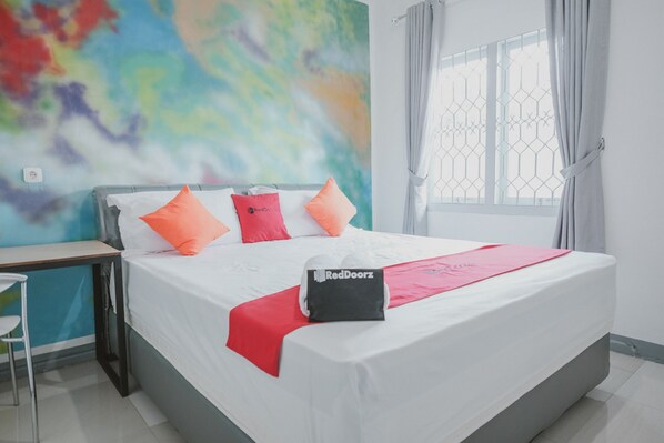 Double Room (RedDoorz)
