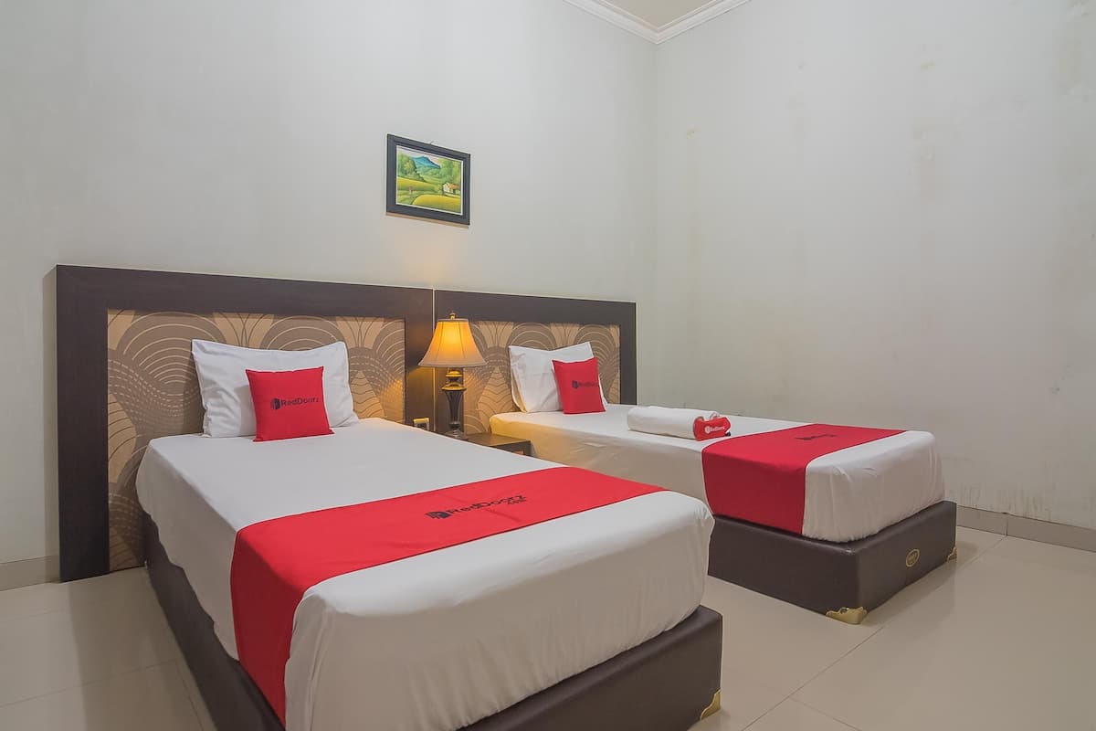 Twin Room (RedDoorz)