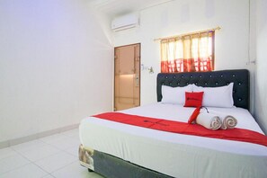 Double Room (RedDoorz)