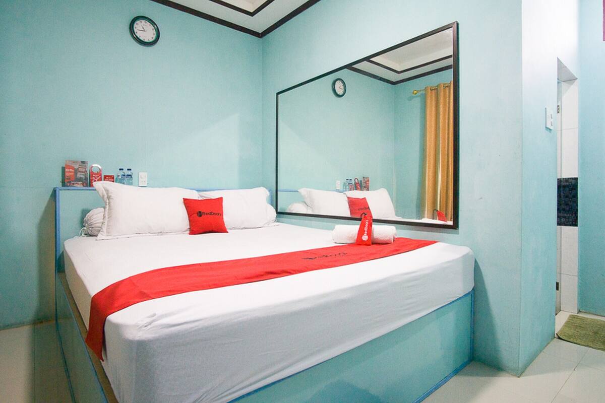 Chambre Double (RedDoorz)