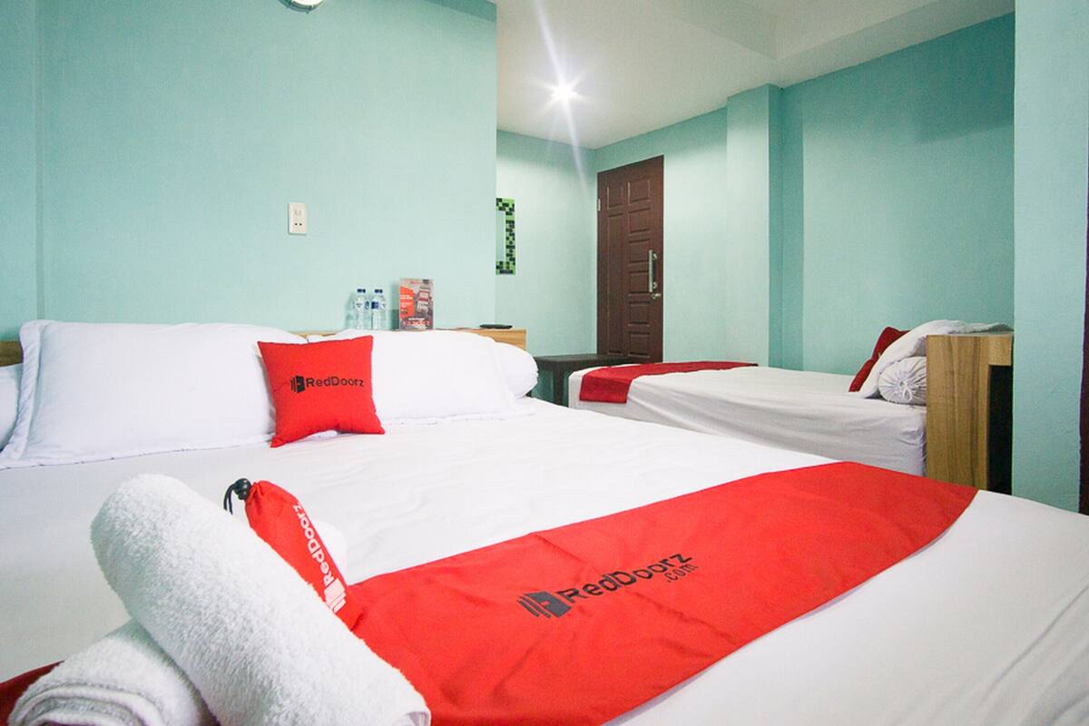 Chambre Familiale (RedDoorz)
