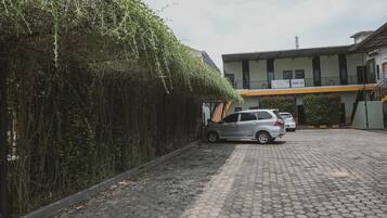 Bãi đậu xe tự phục vụ miễn phí