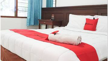 Double Room (RedDoorz)