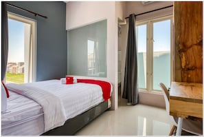 Double Room (RedDoorz)