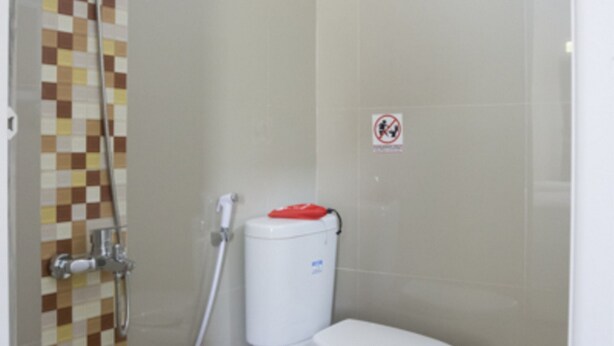 Double Room (RedDoorz) | Bathroom - Reddoorz Syariah Near Taman Pelangi Monjali (Ngaglik)