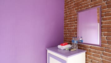 Double Room (RedDoorz)