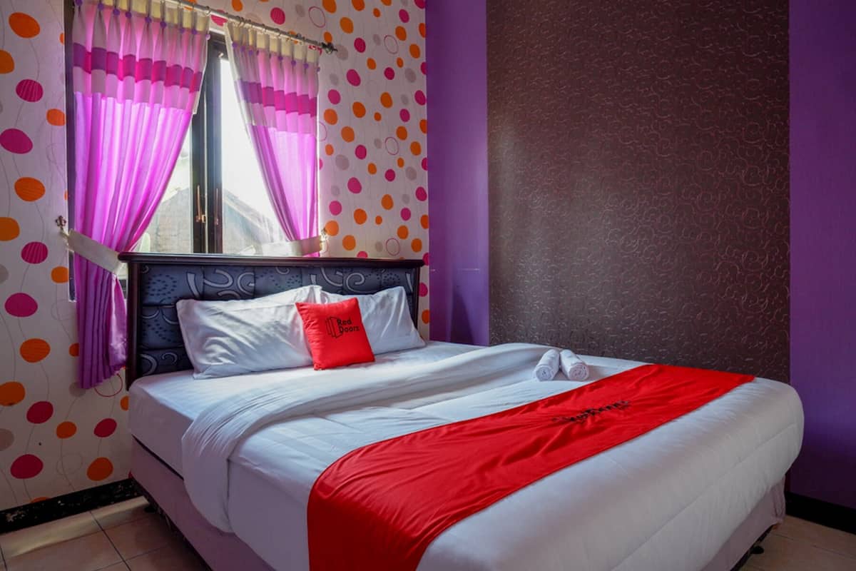 Deluxe Room (RedDoorz)
