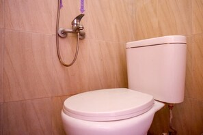 Ducha, artículos de tocador gratuitos, toallas