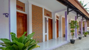 Unclassified image, 4 of 19, button - RedDoorz near Goa Jatijajar (Demangsari)