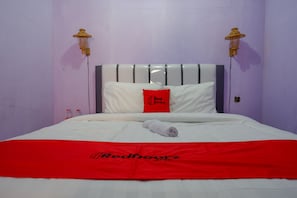Double Room (RedDoorz)
