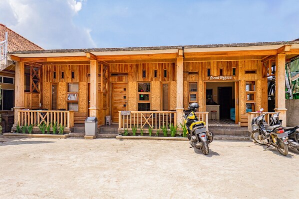 Front of property - RedDoorz near Kawah Putih Ciwidey (Rancabali)