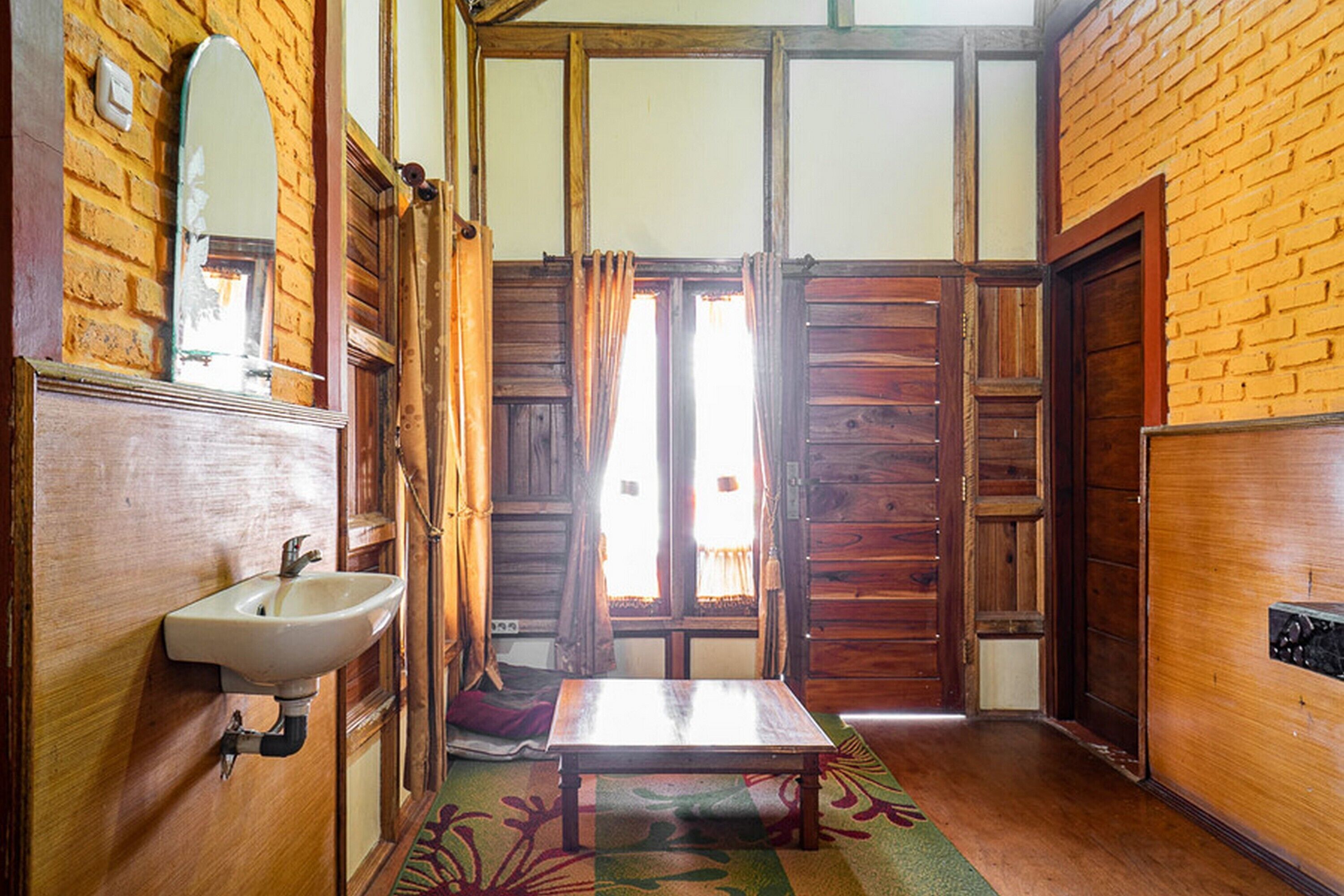 Executive Double Room (RedDoorz)