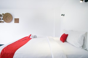 Deluxe Room (RedDoorz)