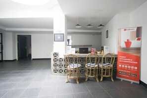 Reception - RedDoorz Premium near Senggigi Beach (Senggigi)