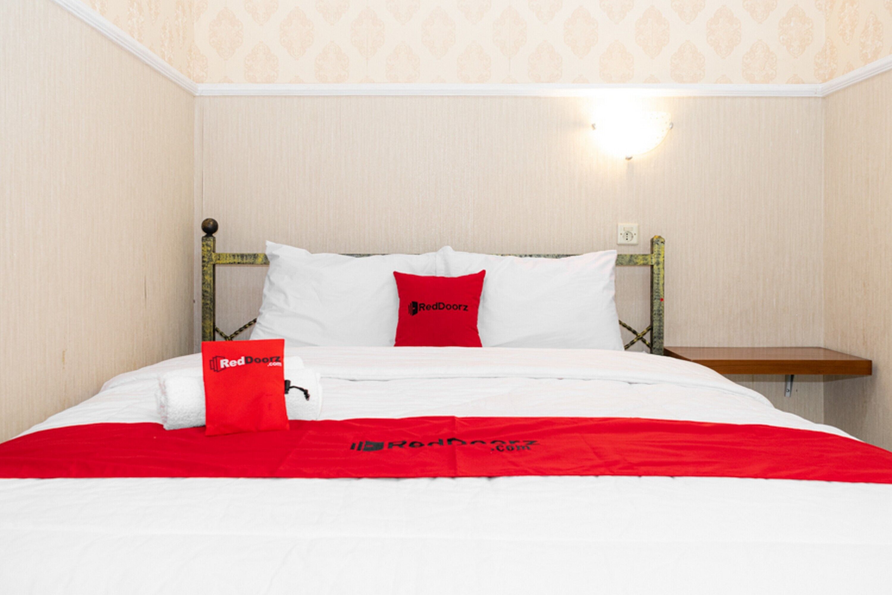 Double Room (RedDoorz)