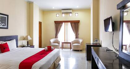 RedDoorz Plus near Alun Alun Karanganyar