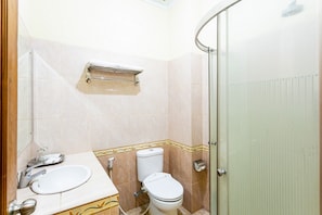 A bathroom with a sink, toilet, and shower. - RedDoorz Plus near Alun Alun Karanganyar (Karanganyar)