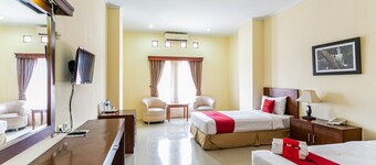 RedDoorz Plus near Alun Alun Karanganyar