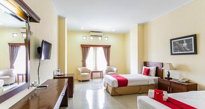 RedDoorz Plus near Alun Alun Karanganyar