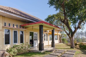 Front of property - RedDoorz @ Hotel Putri Gading Bengkulu (Bengkulu)