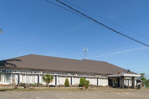 Exterior - RedDoorz @ Hotel Putri Gading Bengkulu (Bengkulu)