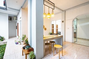 Interior - RedDoorz near Exit Toll Tanah Baru Bogor (Bogor)