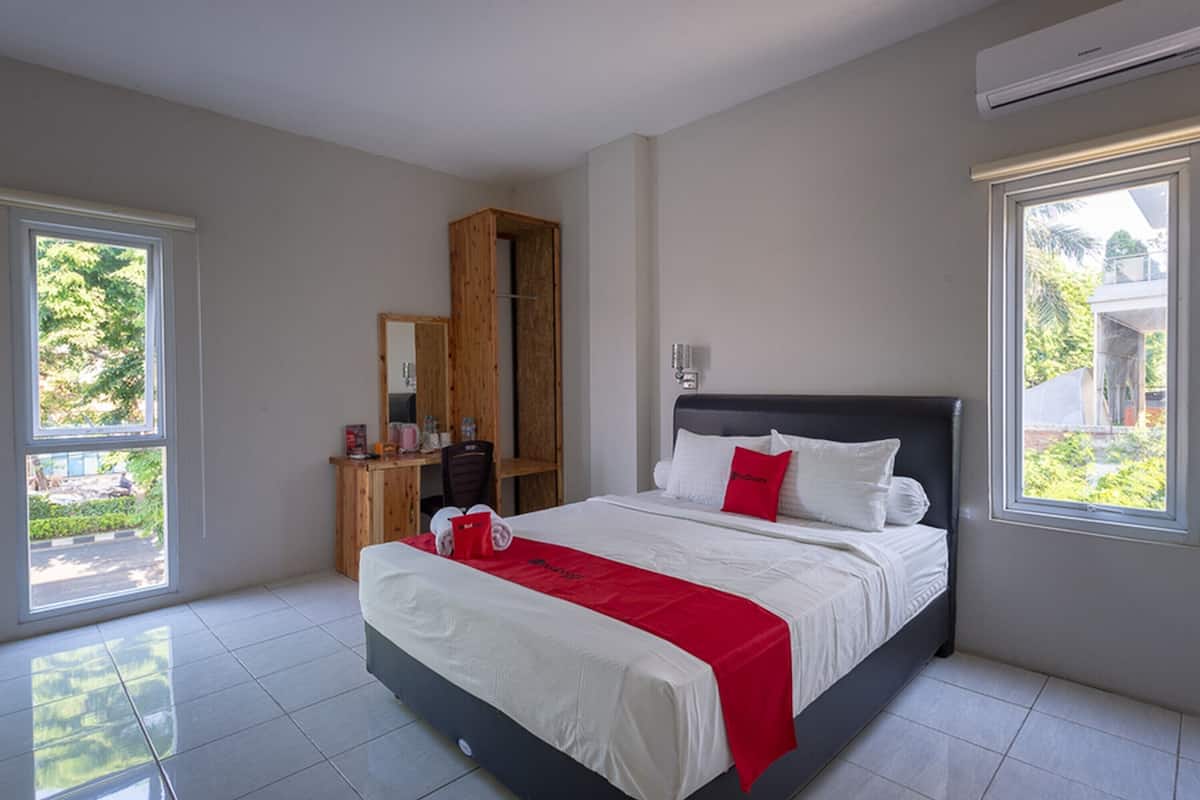 Double Room (RedDoorz)