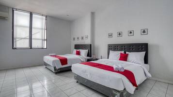 Family Room (RedDoorz)