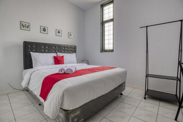 Double Room (RedDoorz) - Formerly Reddoorz Plus Near Jakarta Kota Station (Jakarta)