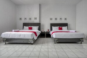 Family Room (RedDoorz) - Formerly Reddoorz Plus Near Jakarta Kota Station (Jakarta)