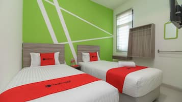 Twin Room (RedDoorz)