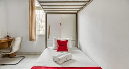 Formerly Reddoorz Hostel @ Feliz Noche Cengkareng