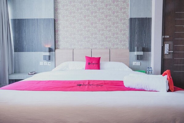Premium Room (RedDoorz) | Bed sheets - RedDoorz Plus near Pantai Coastarina 2 (Batam)