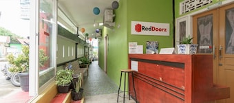 เรดดอร์ซ ซาเรียะห์ ใกล้กับปาราดิโซบีช ซาบัง