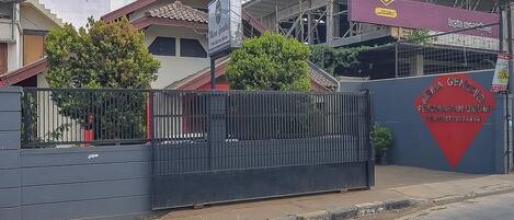 Fachada de la propiedad