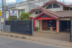 Front of property - RedDoorz near IPDN 2 (Cileunyi)