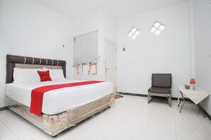 Double Room (RedDoorz)