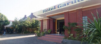 レッドドアーズ シャリア ニア ケラトン スメネプ