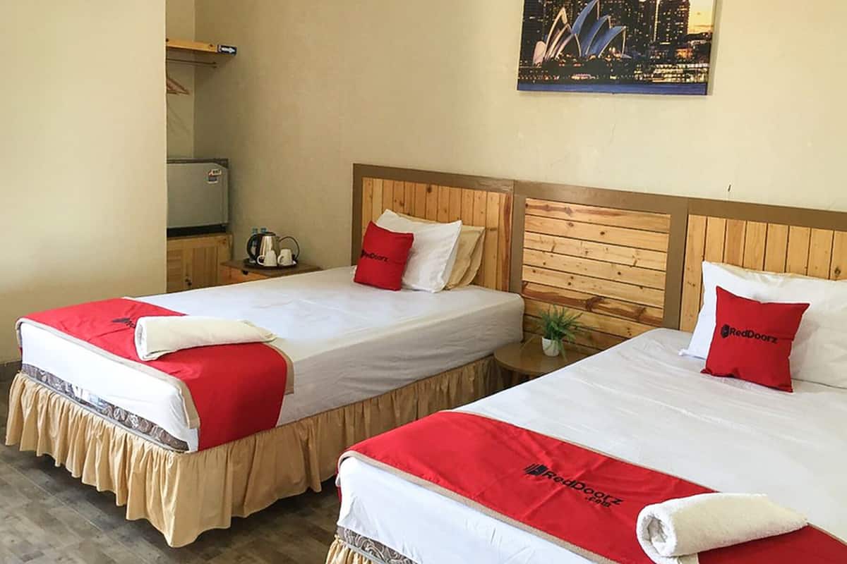 Premium Twin Room (RedDoorz)