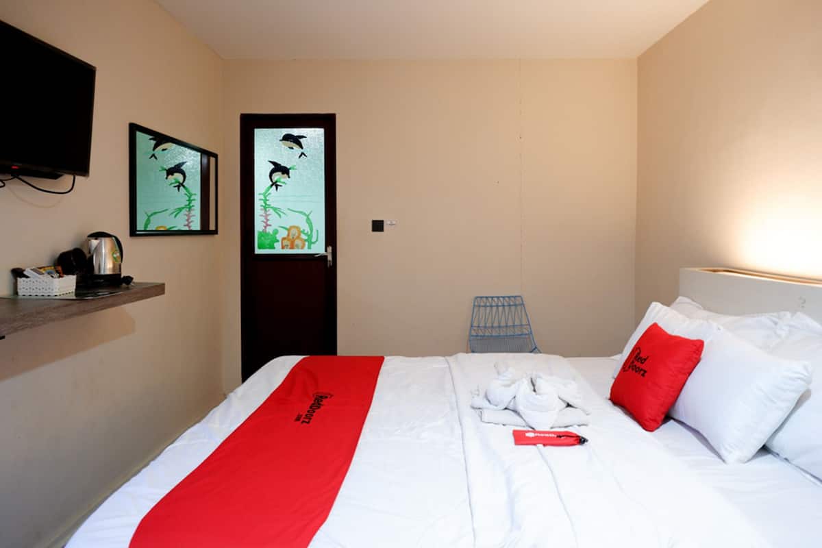 Double Room (RedDoorz) | Free WiFi