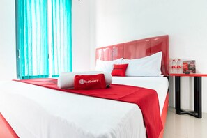 Double Room (RedDoorz) - RedDoorz @ Jalan Dr Mansyur Medan 2 (Medan)