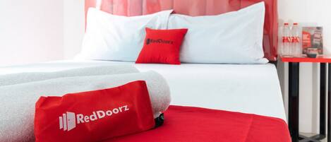 Double Room (RedDoorz)