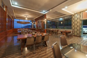 Restaurant - RedDoorz near Danau Toba Parapat (Parapat)